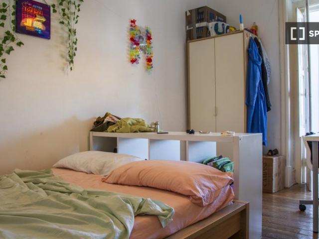 Quarto disponível para alugar em apartamento compartilhado de 4 quartos, Lisboa