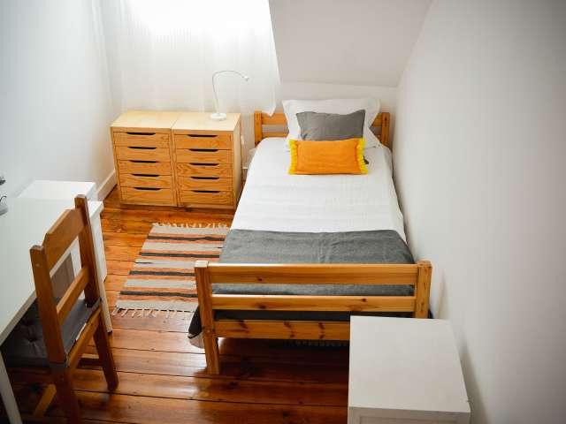 Quarto disponível para alugar em apartamento compartilhado de 4 quartos, Lisboa
