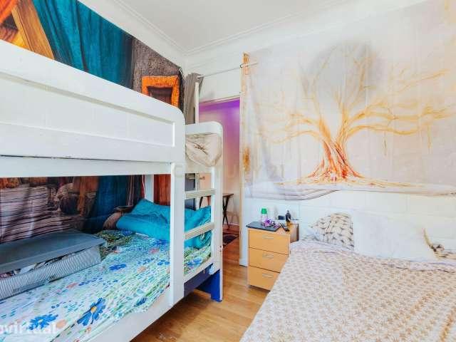 Quarto disponível para alugar em apartamento compartilhado em Damaia
