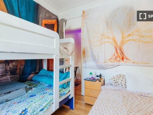 Quarto disponível para alugar em apartamento compartilhado em Damaia