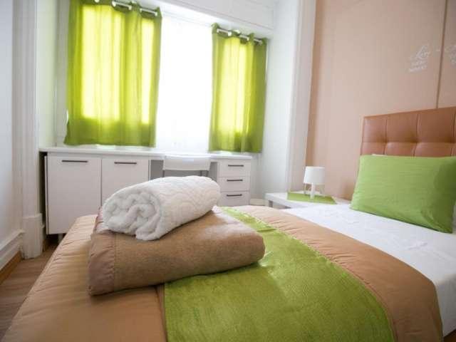 Quarto disponível para alugar em apartamento compartilhado em Lisboa, Portugal