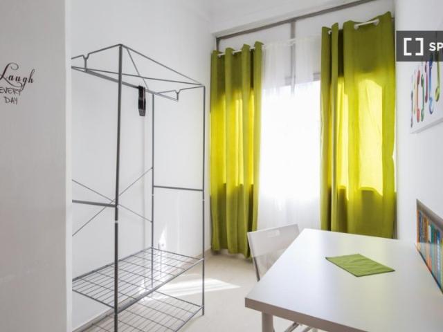 Quarto disponível para alugar em apartamento compartilhado em Lisboa, Portugal