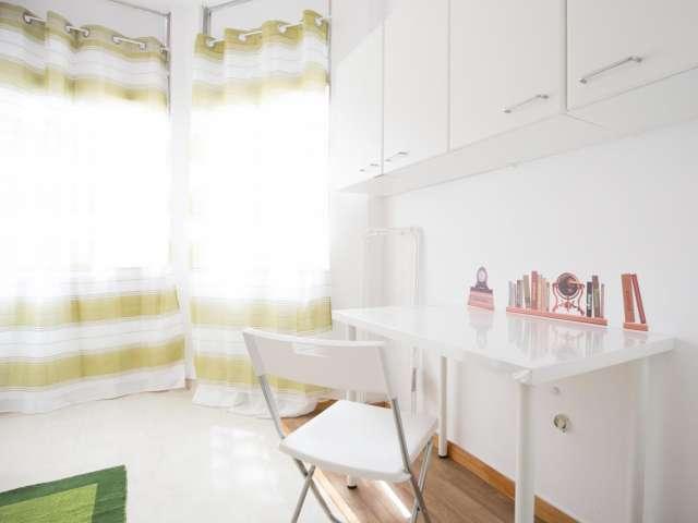 Quarto disponível para alugar em apartamento compartilhado em Lisboa, Portugal