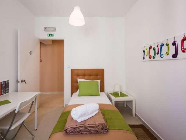 Quarto disponível para alugar em apartamento compartilhado em Lisboa, Portugal