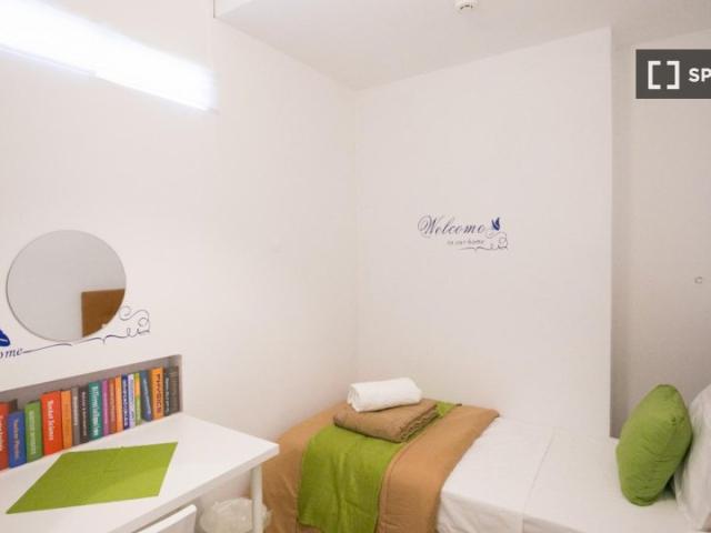 Quarto disponível para alugar em apartamento compartilhado em Lisboa, Portugal