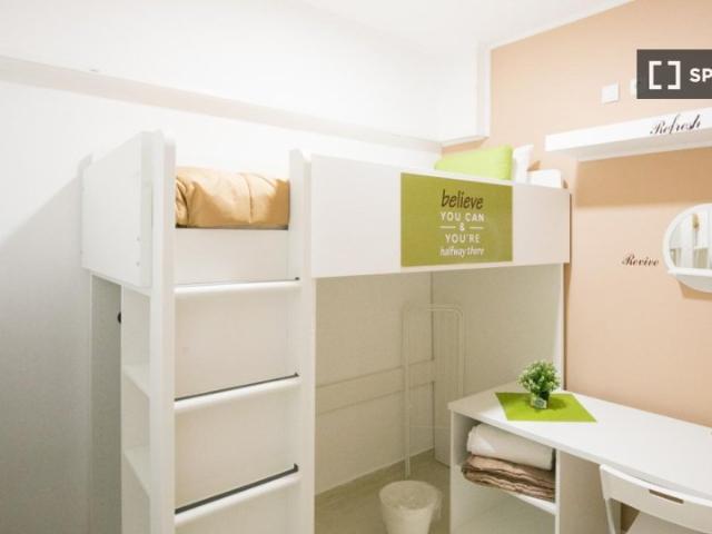 Quarto disponível para alugar em apartamento compartilhado em Lisboa, Portugal