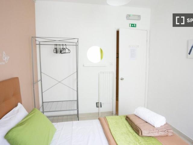 Quarto disponível para alugar em apartamento compartilhado em Lisboa, Portugal