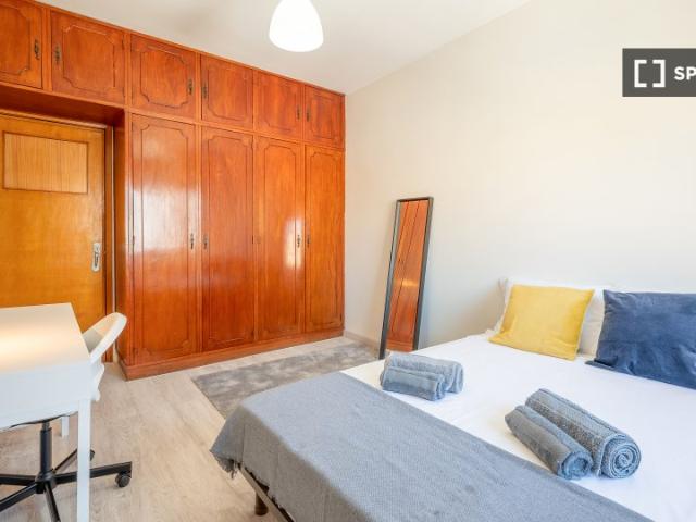 Quarto disponível para alugar em apartamento compartilhado, Lisboa, 7 quartos