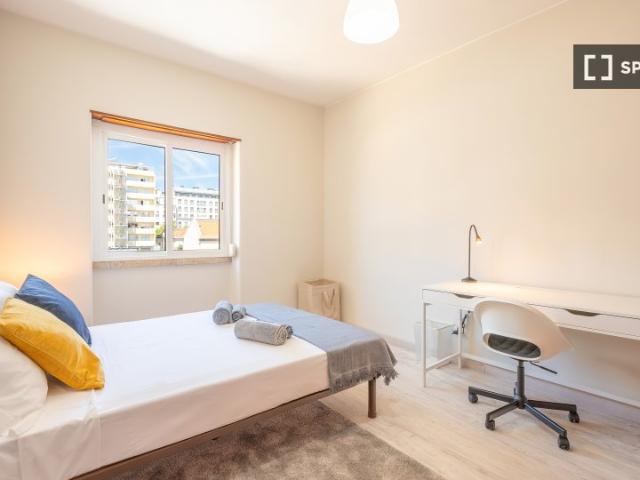 Quarto disponível para alugar em apartamento compartilhado, Lisboa, 7 quartos