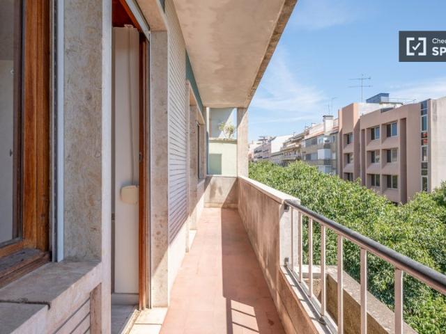 Quarto disponível para alugar em apartamento compartilhado, Lisboa, 7 quartos