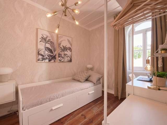 Quarto disponível para alugar em apartamento de 13 quartos em Lisboa