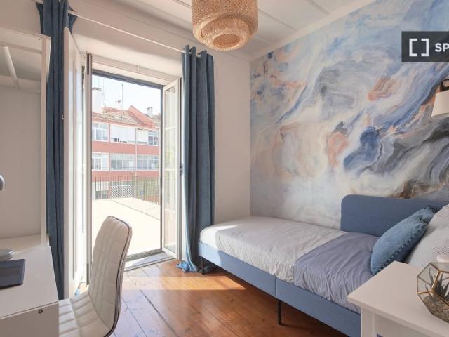Quarto disponível para alugar em apartamento de 13 quartos em Lisboa