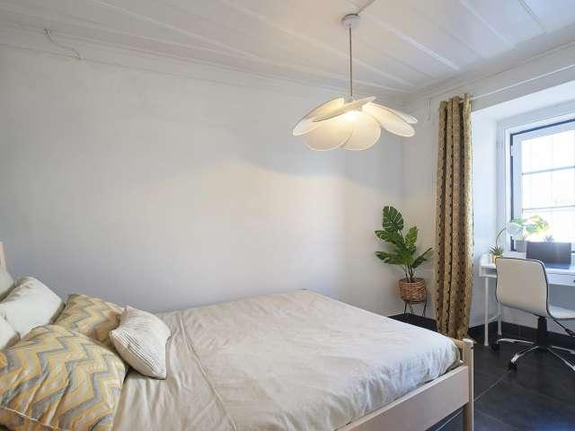 Quarto disponível para alugar em apartamento de 13 quartos em Lisboa