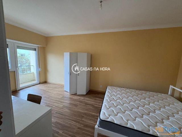 Quarto duplo disponível para Arrendamento Setúbal | Avenida Jaime Cortesão | 26084071056
