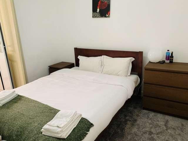 Quarto duplo em apartamento de 6 quartos em Arroios, Lisboa