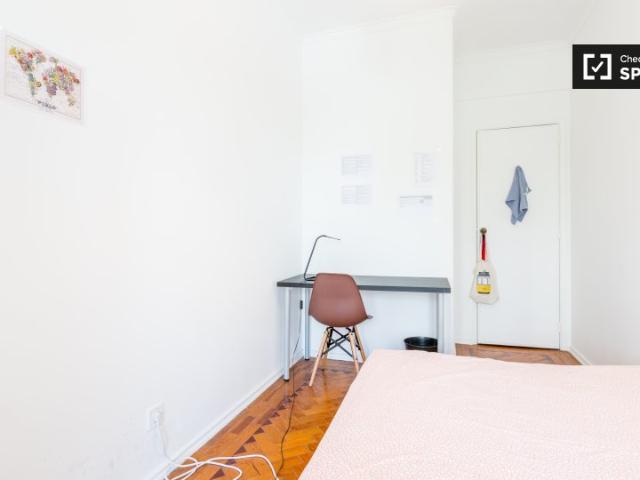 Quarto em apartamento com 3 quartos em São Domingos de Benfica, Lisboa