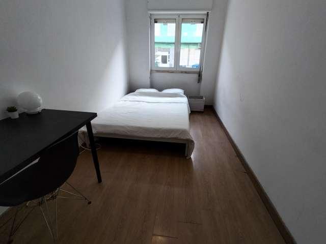 Quarto em apartamento com 3 quartos em São Domingos de Benfica, Lisboa