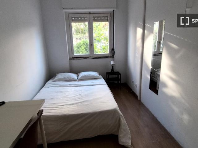 Quarto em apartamento com 3 quartos em São Domingos de Benfica, Lisboa