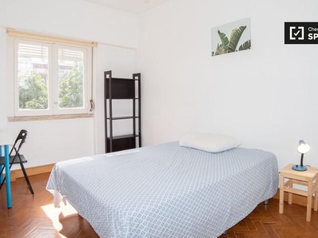 Quarto em apartamento com 3 quartos São Domingos de Benfica, Lisboa