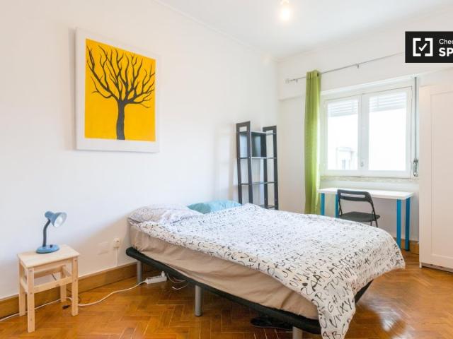 Quarto em apartamento com 3 quartos São Domingos de Benfica, Lisboa