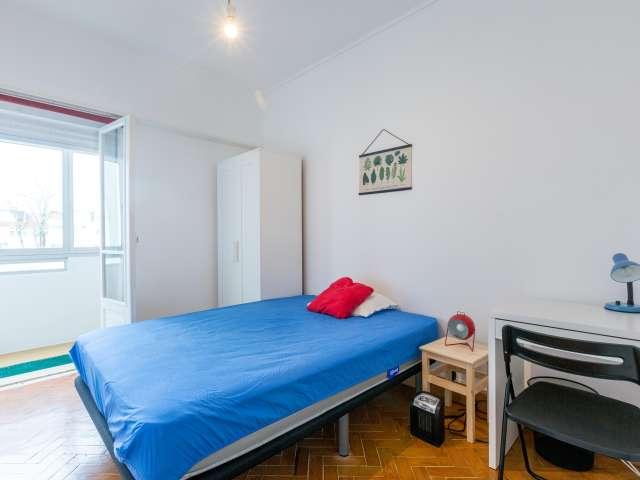 Quarto em apartamento com 3 quartos São Domingos de Benfica, Lisboa