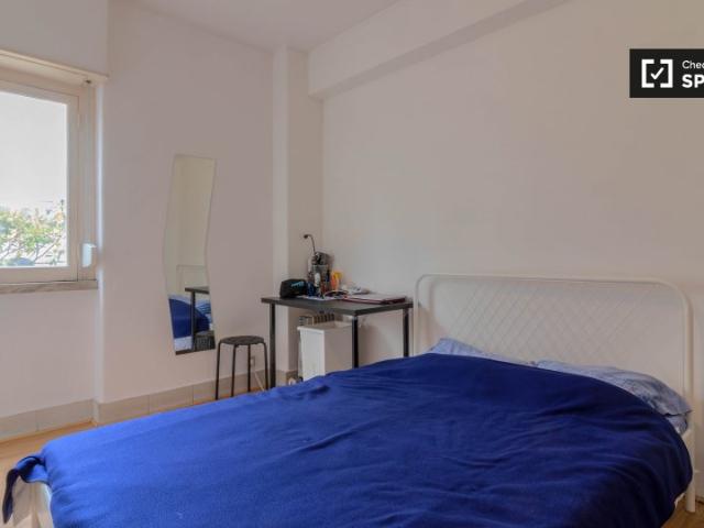 Quarto em apartamento com 6 quartos em Campo de Ourique, Lisboa