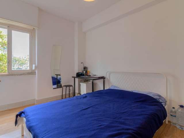 Quarto em apartamento com 6 quartos em Campo de Ourique, Lisboa