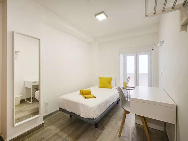 Quarto em apartamento compartilhado com 3 camas para alugar, Lisboa