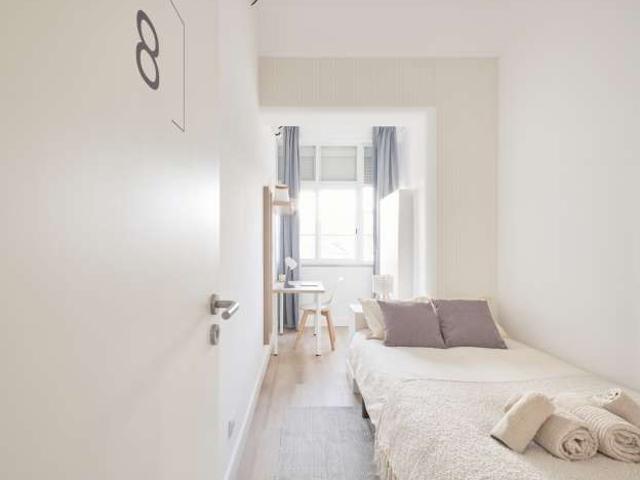 Quarto em apartamento compartilhado com 10 quartos em Lisboa
