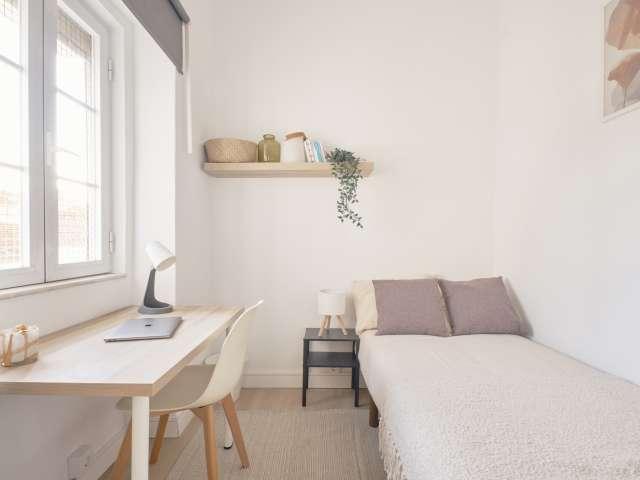 Quarto em apartamento compartilhado com 10 quartos em Lisboa