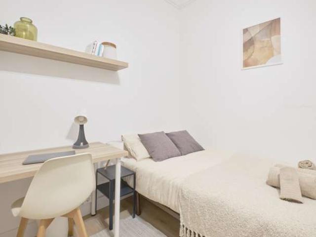 Quarto em apartamento compartilhado com 10 quartos em Lisboa