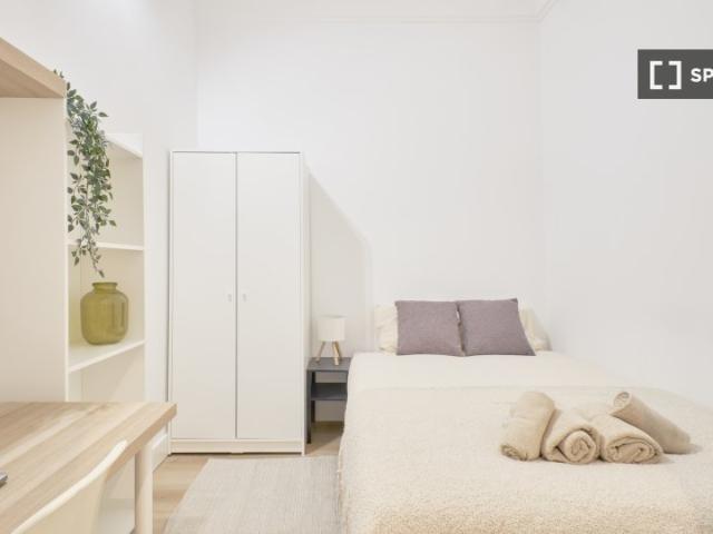 Quarto em apartamento compartilhado com 10 quartos em Lisboa