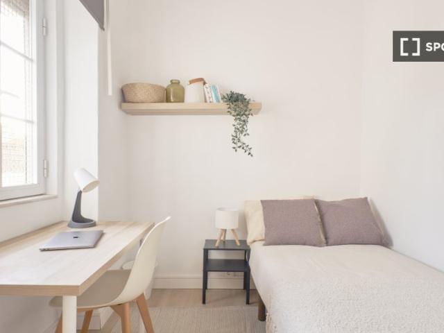 Quarto em apartamento compartilhado com 10 quartos em Lisboa