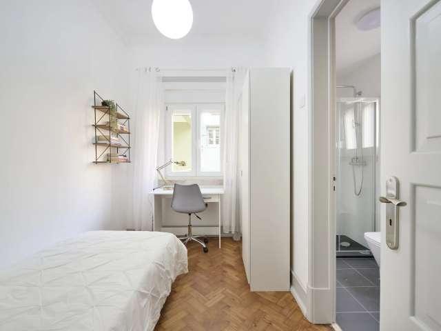 Quarto em apartamento compartilhado com 7 quartos em Lisboa