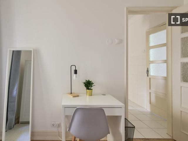 Quarto em apartamento compartilhado com 5 camas para alugar, Lisboa