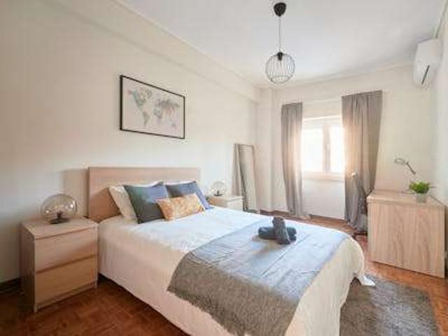 Quarto em apartamento compartilhado com 5 quartos, em Oeiras