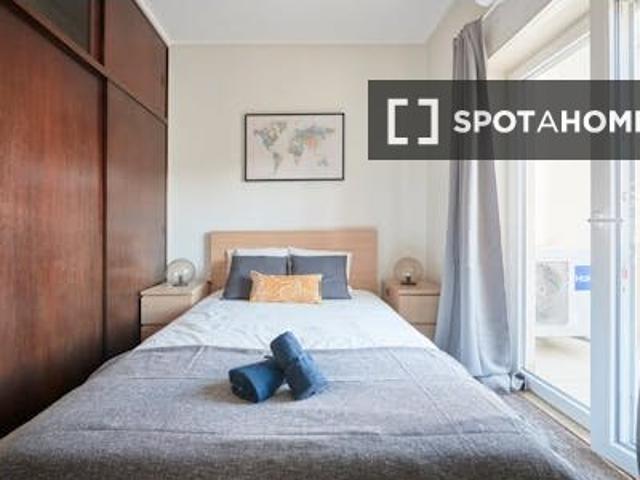 Quarto em apartamento compartilhado com 5 quartos, em Oeiras