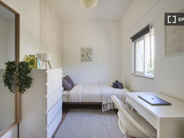 Quarto em apartamento compartilhado com 6 quartos em Lisboa