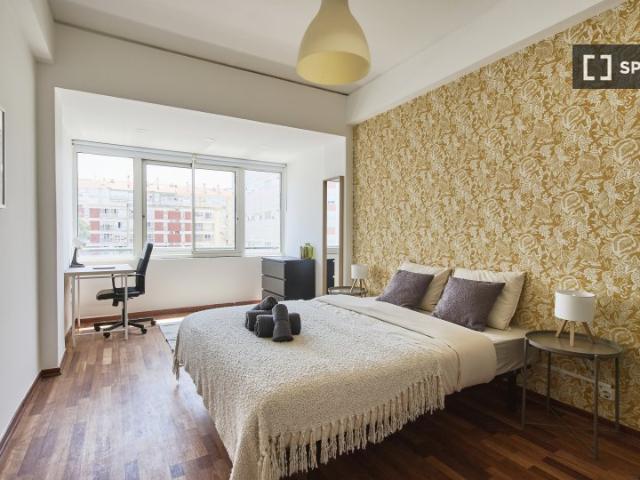 Quarto em apartamento compartilhado com 6 quartos em Lisboa