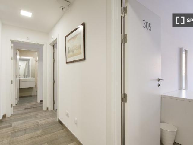 Quarto em apartamento compartilhado com 6 quartos em Lisboa