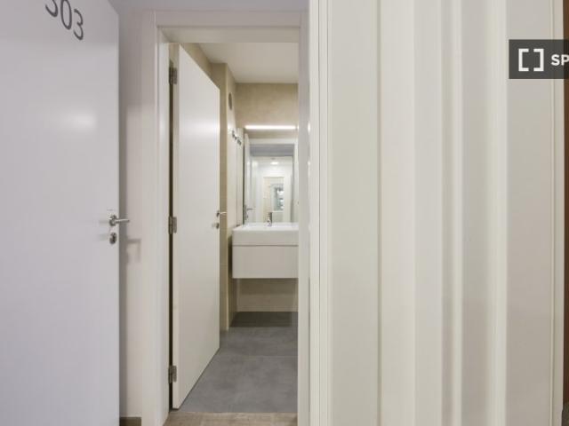 Quarto em apartamento compartilhado com 6 quartos em Lisboa