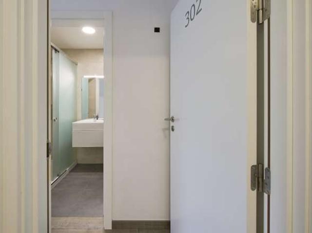 Quarto em apartamento compartilhado com 6 quartos em Lisboa