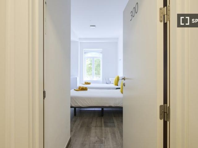 Quarto em apartamento compartilhado com 6 quartos em Lisboa