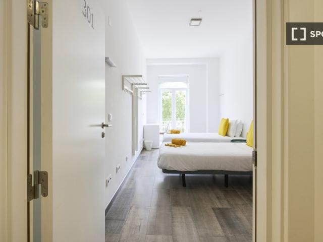 Quarto em apartamento compartilhado com 6 quartos em Lisboa