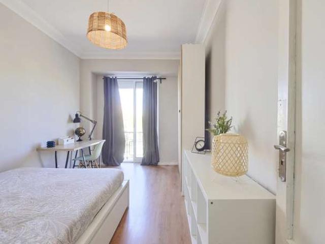 Quarto em apartamento compartilhado com 6 quartos em Lisboa