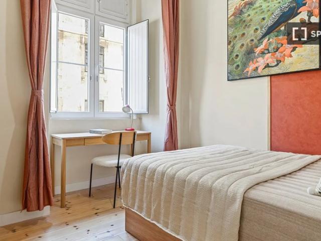 Quarto disponível para alugar em apartamento compartilhado com 6 quartos em Lisboa