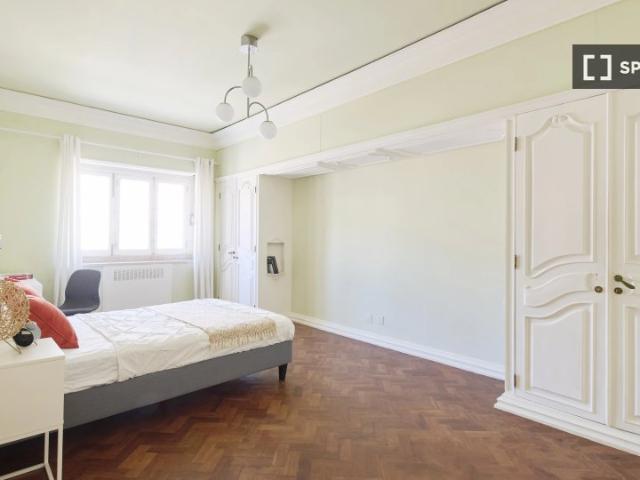 Quarto em apartamento compartilhado com 6 quartos, Lisboa