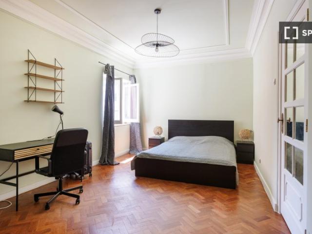 Quarto em apartamento compartilhado com 6 quartos, Lisboa