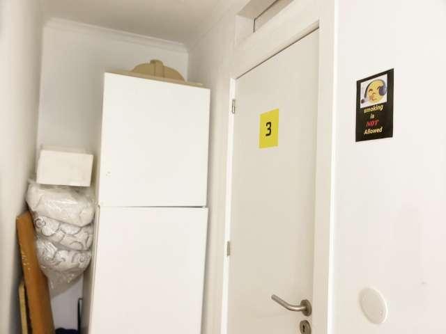Quarto em apartamento compartilhado com 6 quartos para alugar em Lisboa