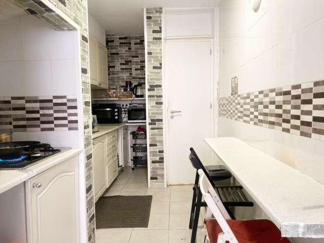 Quarto em apartamento compartilhado com 6 quartos para alugar em Lisboa